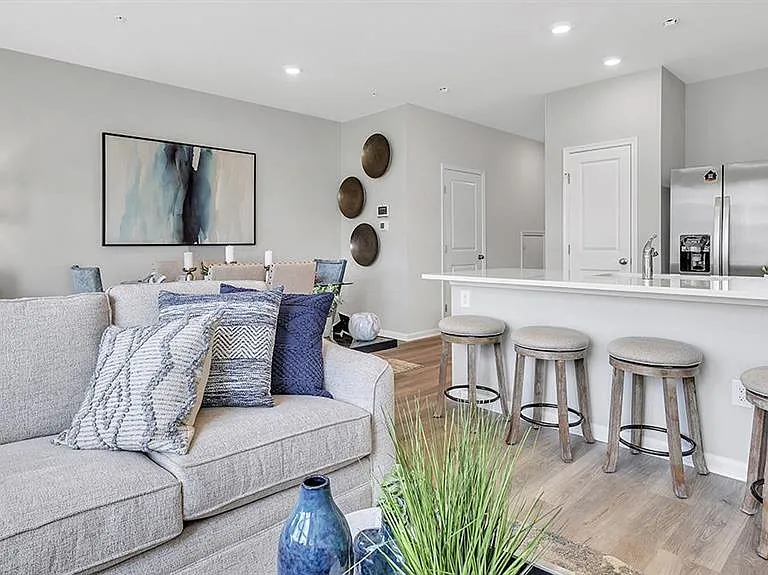 1242 Susan Cir — Photo 3
