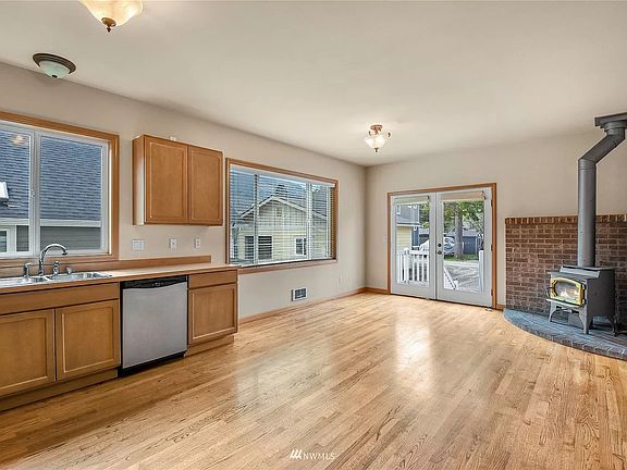 2nd image of 313 Bendigo Blvd N #2