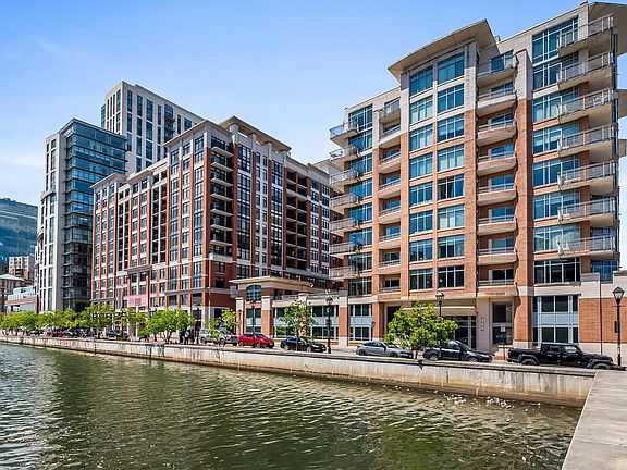 2nd image of 1400 Lancaster St Unit 901