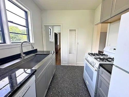 122 Demouy Ave #1/2 Photo 1