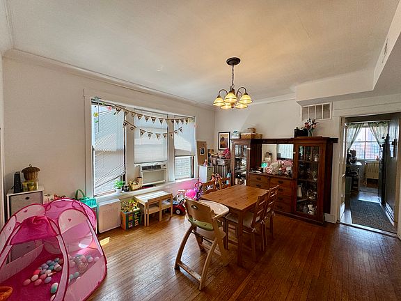 3rd image of 3812 N Wayne Ave #3S