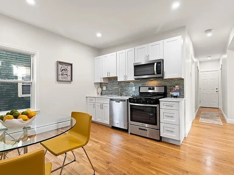 101 Brent St #3 — Photo 6
