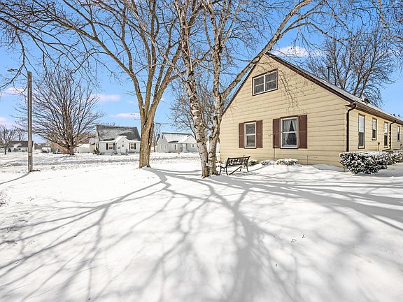 5th image of 723 Tilden St