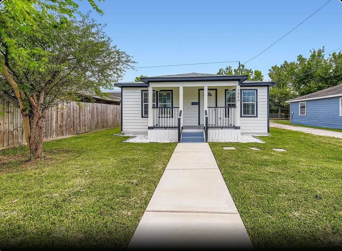 3 bed, 1278 sqft, $2,000 — Photo 1