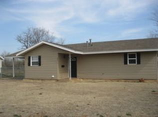 204 Blackburn Blvd, Elk City, OK 73644