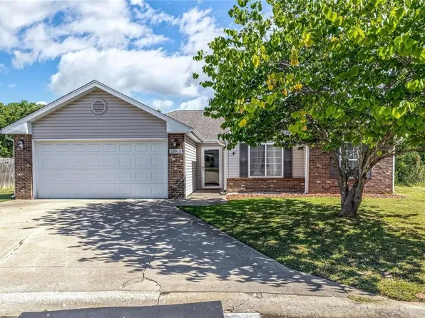 15915 Tracker Ln, Saint Robert, MO 65584