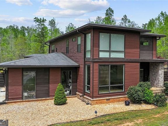 2nd image of 641 Hunter Rd