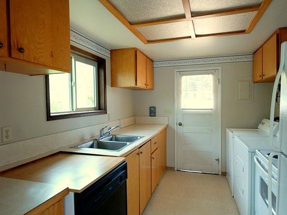 2nd image of 1585 Country Club Dr