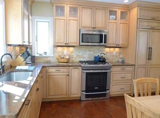 17 Cedar St, Wellesley, MA 02481