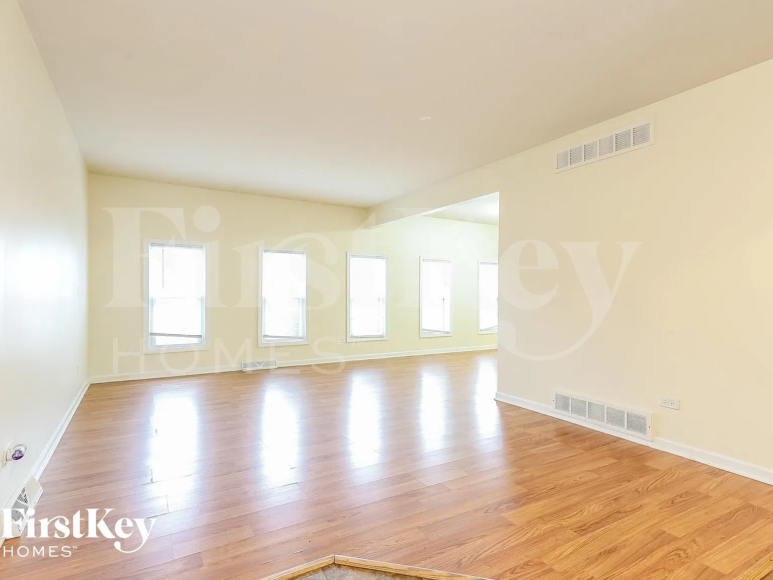 3 bed, 2.0 bath, 1197 sqft, $2,745 — Photo 3
