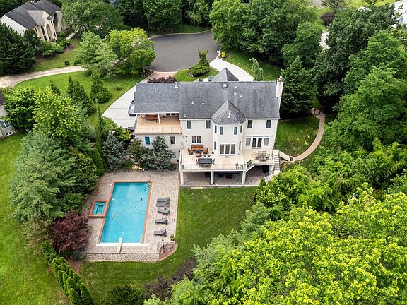 3rd image of 534 Holly Knoll Dr