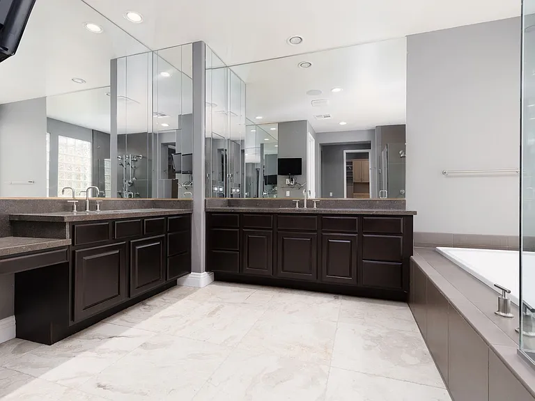 2451 Hollow Rock Ct — Photo 40