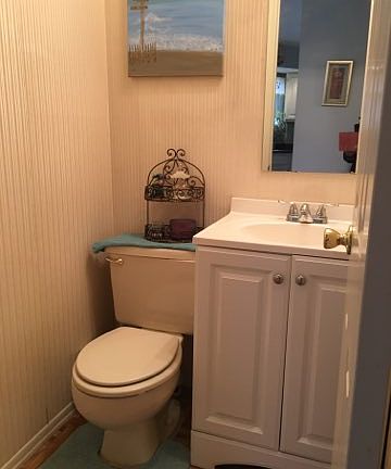 updated half bath main flr