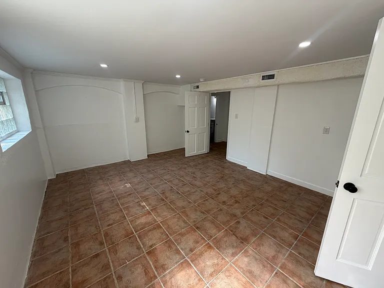 8 Saint Margaret St #B — Photo 11