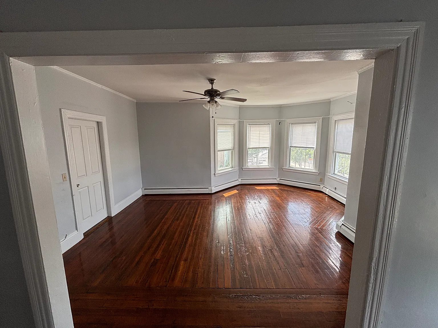 3 bed, 1300 sqft, $2,550 — Photo 4