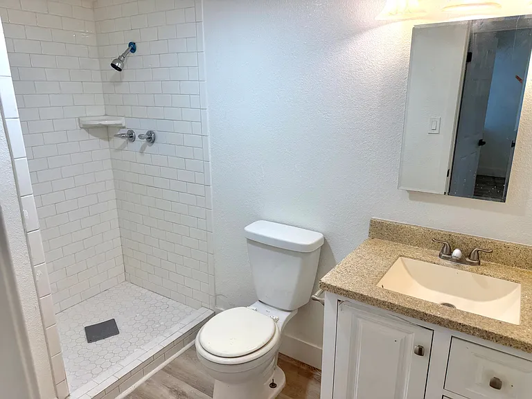 2019 W Berridge Ln #4 — Photo 6