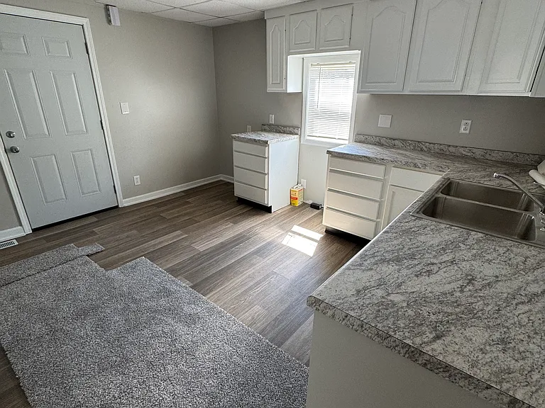 210 Santee Ave — Photo 30