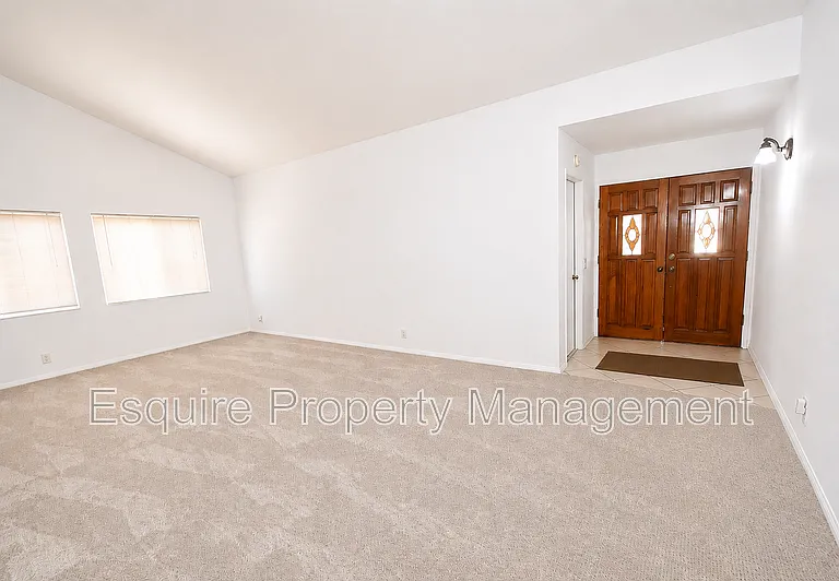 2065 Pamela St — Photo 3