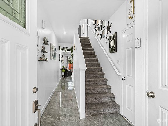 5th image of 11222 6th Avenue E
