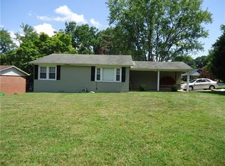 1304 9th Ave SE, Hickory, NC 28602