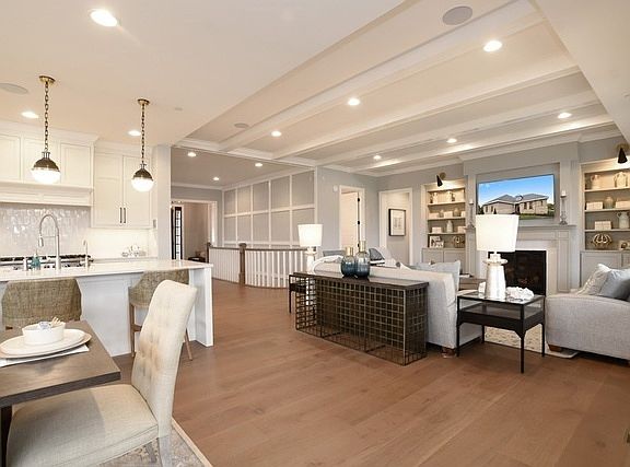 3rd image of 170 W Orchard Cir