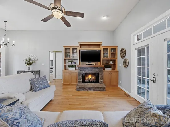 2555 Knox Landing Rd, Connelly Springs, NC 28612