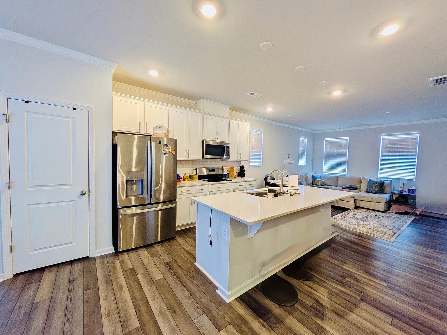 3 bed, 3.5 bath, 1804 sqft, $2,045 — Photo 3