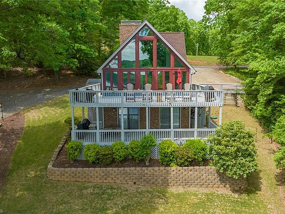 2nd image of 595 Carolina Dr