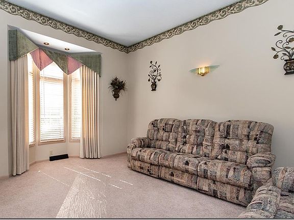 5th image of 32200 Augusta Dr