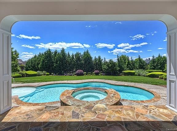 3rd image of 124 New Haven Dr