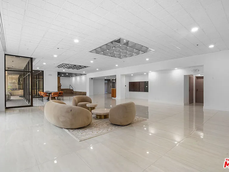 727 S Ardmore Ave #108 — Photo 37