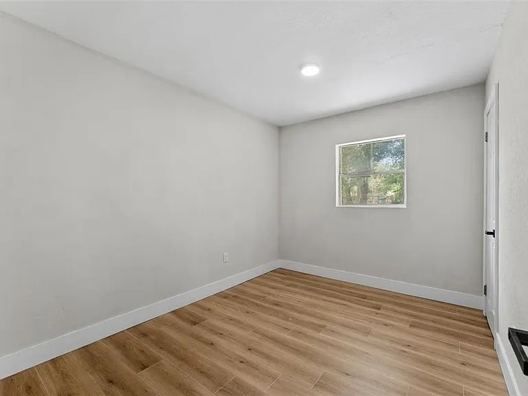 1218 Crescent St — Photo 20