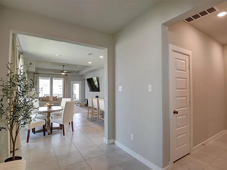 7215 Clearwater Cove Dr — Photo 5