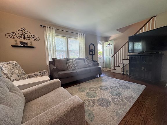 5th image of 244 Beacon Pl