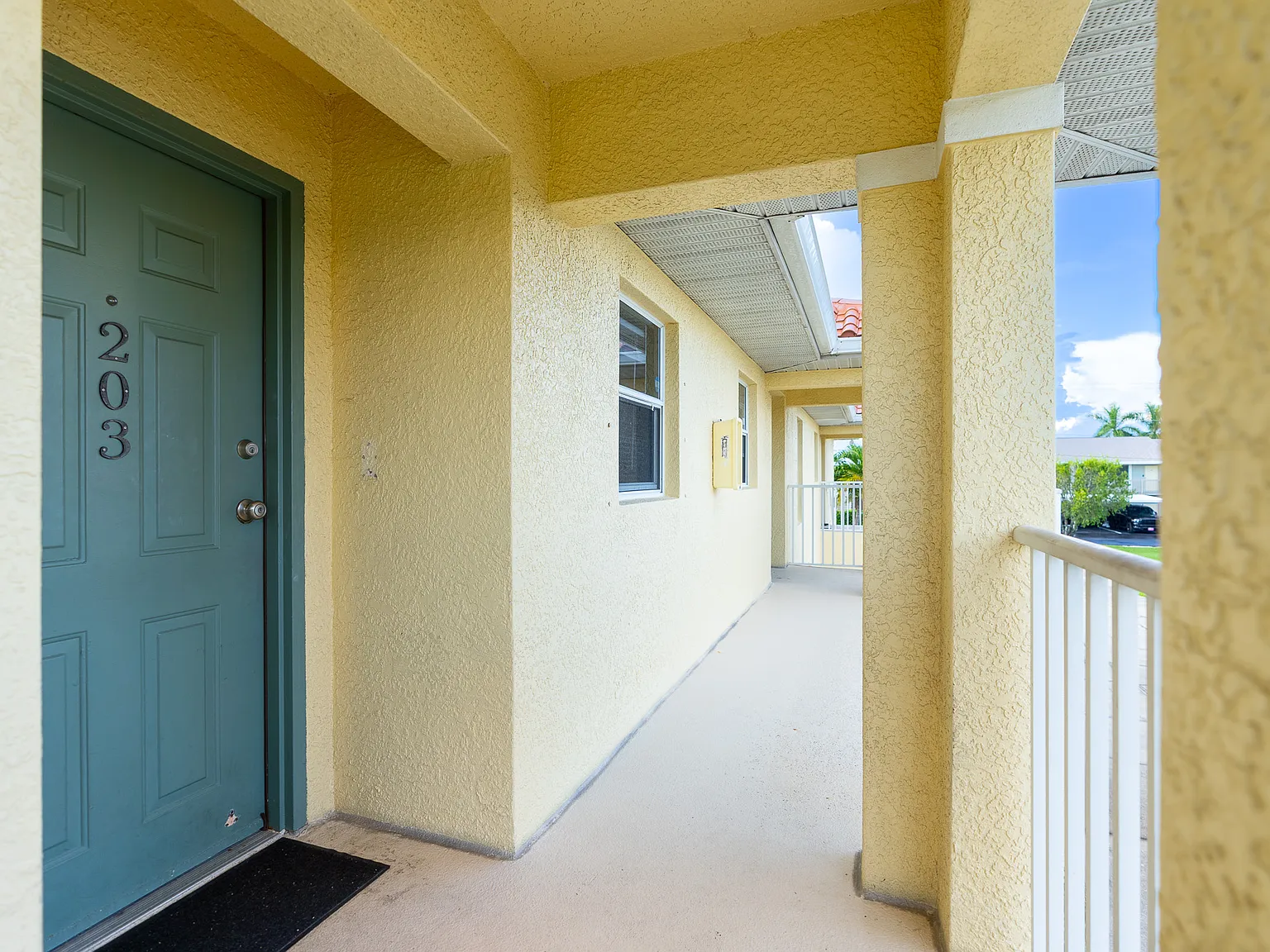 2 bed, 1025 sqft, $1,595 — Photo 2