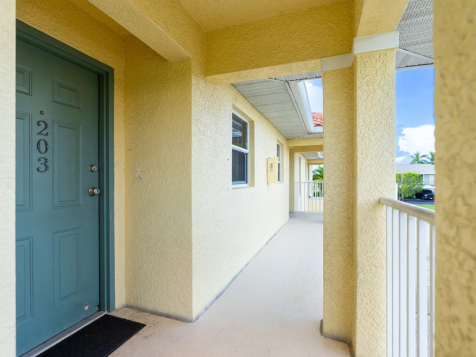 838 SW 47th Ter #203