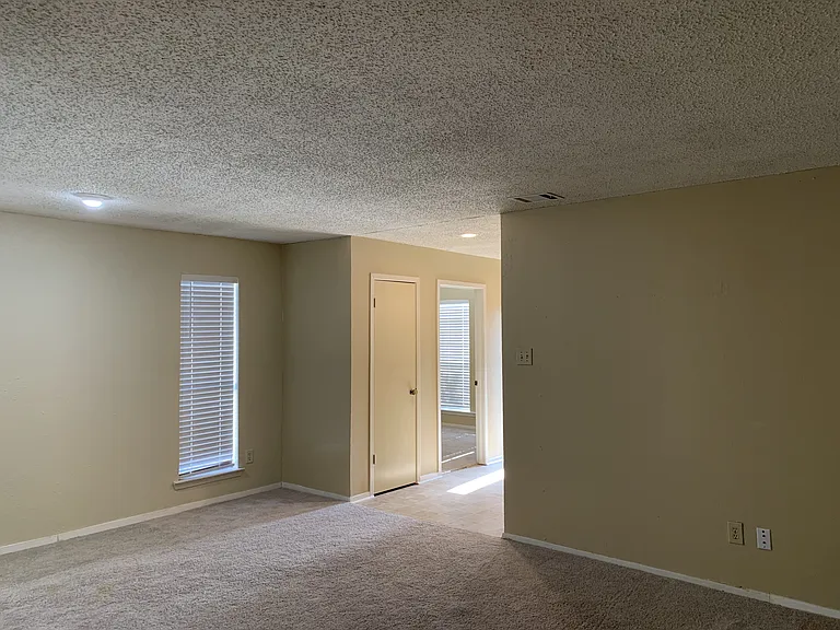 1203 Custer Rd — Photo 2