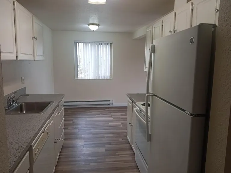 Windinbrook- North Seattle Spacious Studio — Photo 13