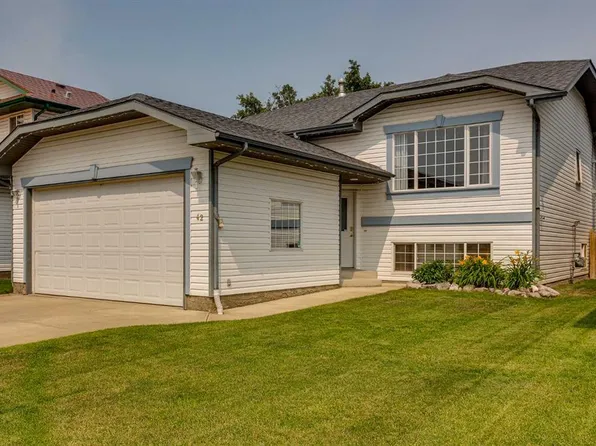 42 S Westglen Blvd, Blackfalds, AB T4M 0K4
