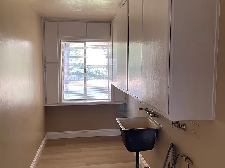 3940 N Maroa Ave — Photo 8