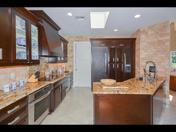 3rd image of 16691 Meadow Creek Cir