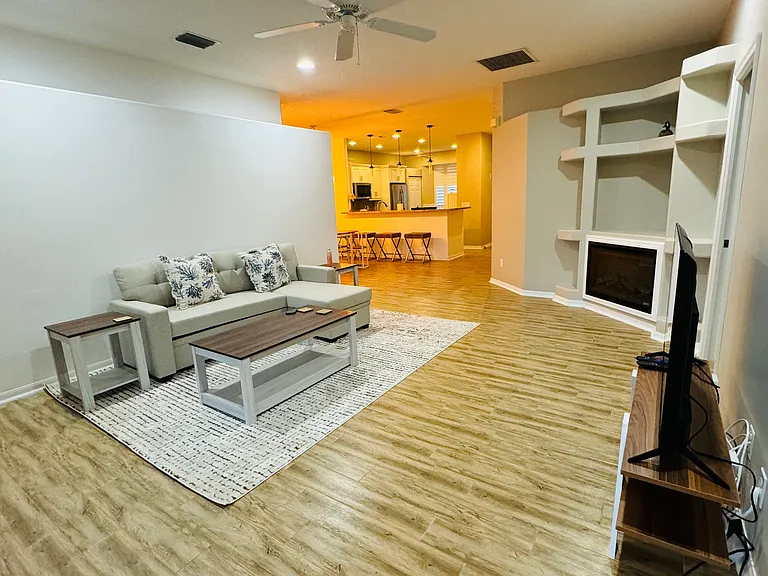 254 Hawthorne Ln — Photo 8
