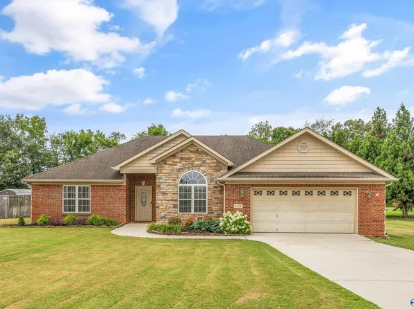 120 Bucks Pocket Dr, New Market, AL 35761