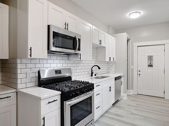 2nd image of 1846 Carroll Ave #1