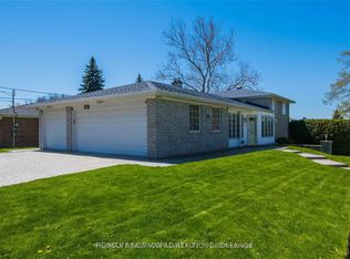 18 Olsen Dr #C13, Toronto, ON M3A 3J2