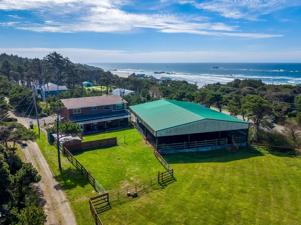 11880 NW Mallard St, Seal Rock, OR 97376