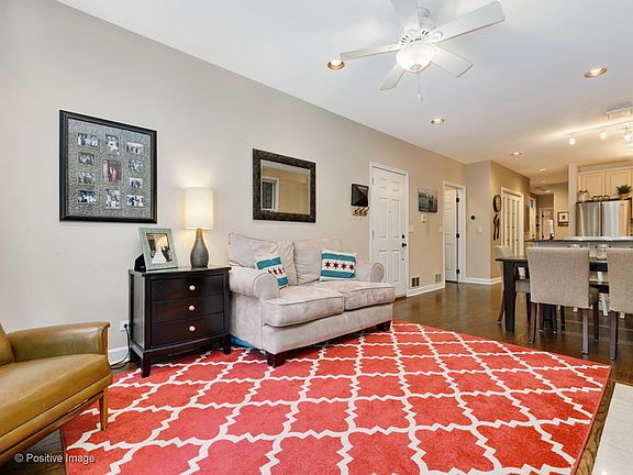 4th image of 853 W Wrightwood Ave #1
