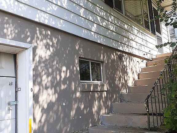 2nd image of 2420 Waverly St