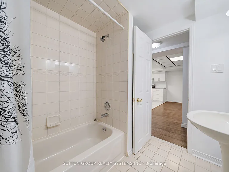 56 Ballard Cres #LOWER — Photo 15