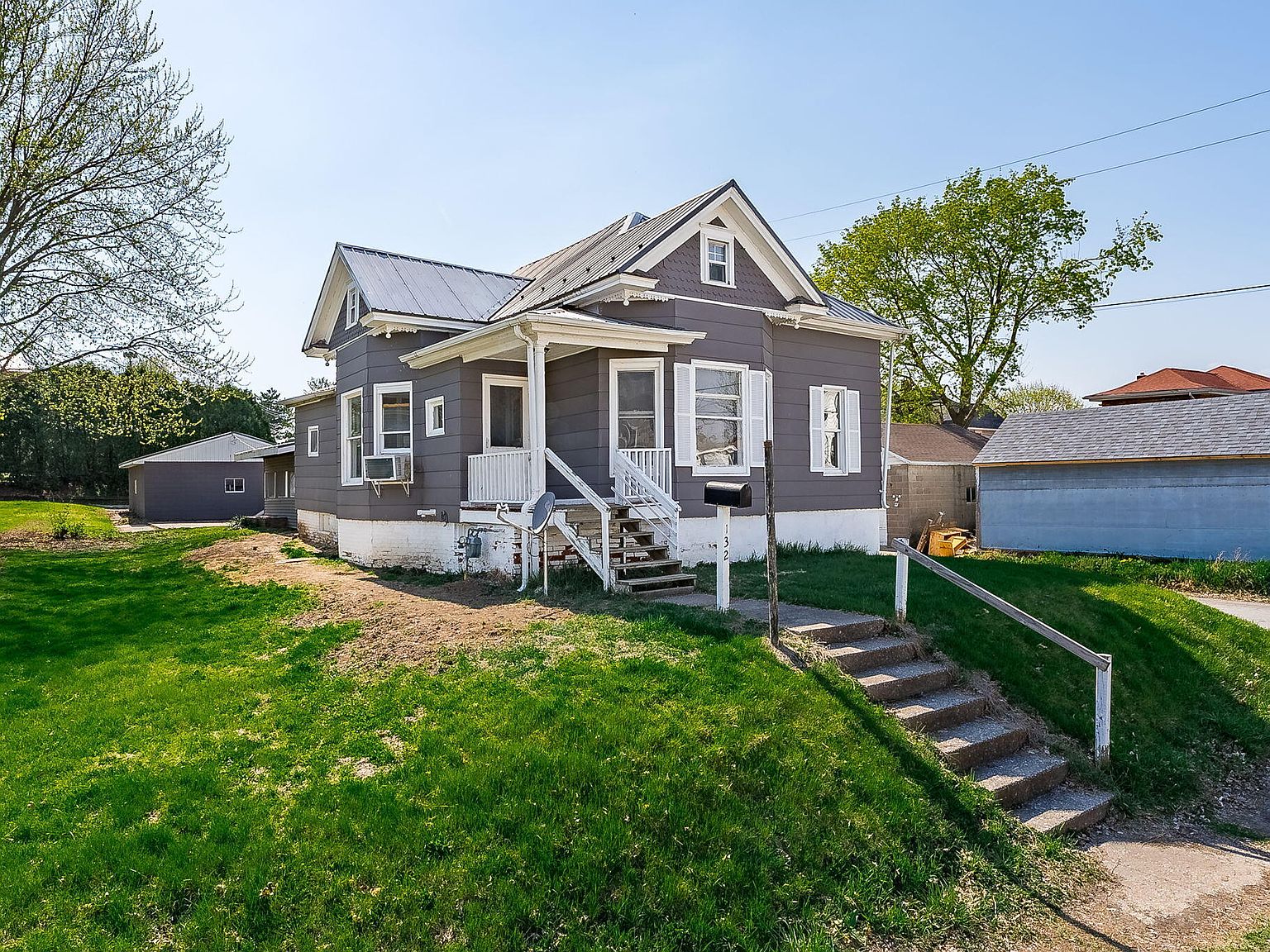 132 Brook St, Muscatine, IA 52761 Zillow